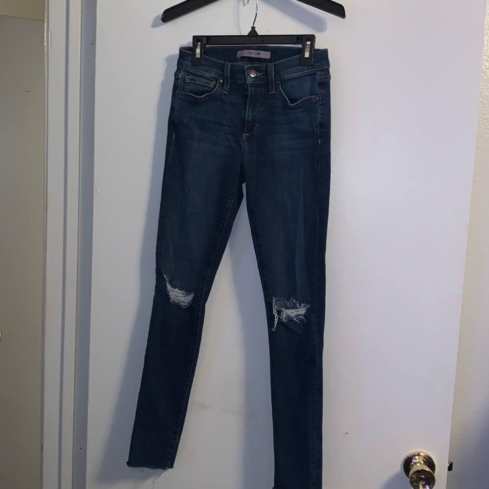 Super cute high waist cropped skinny jeans.
